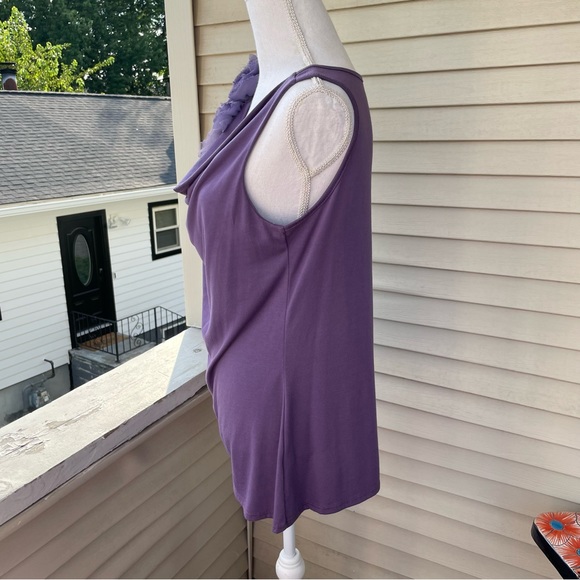 B’leev Drape Front Sleeveless Top with Flower Embellishment Size XL - Picture 2 of 9